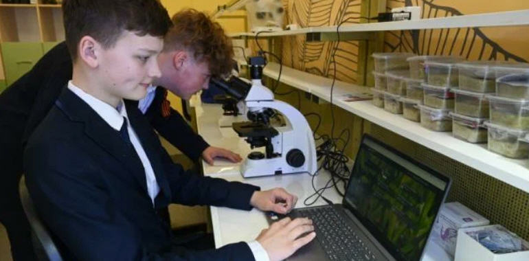 Ботаническая лаборатория управляется с компьютера